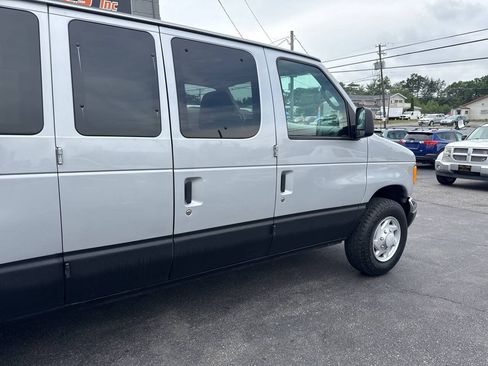 Used 2006 Ford E-350 and Econoline 350 XLT RWD image 9
