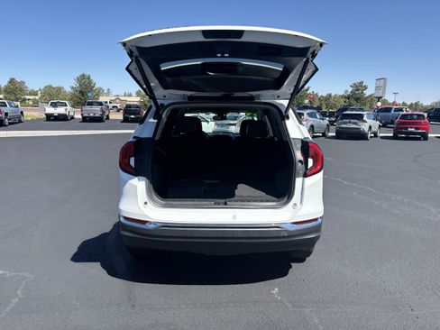 Used 2024 GMC Terrain SLT FWD image 10
