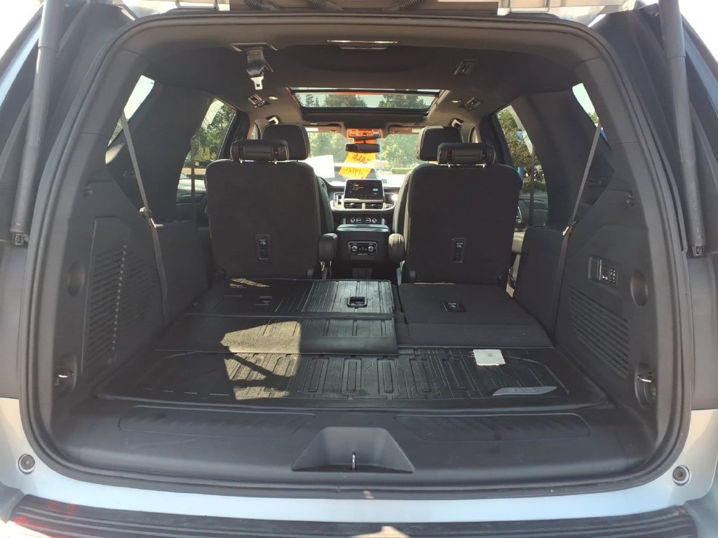Used 2023 GMC Yukon SLT AWD/4WD image 8