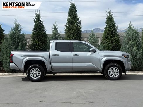 Used 2025 Toyota Tacoma SR5 AWD/4WD image 9