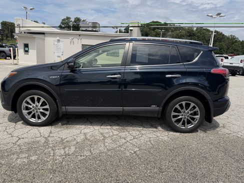 Used 2018 Toyota RAV4 Limited AWD/4WD image 4