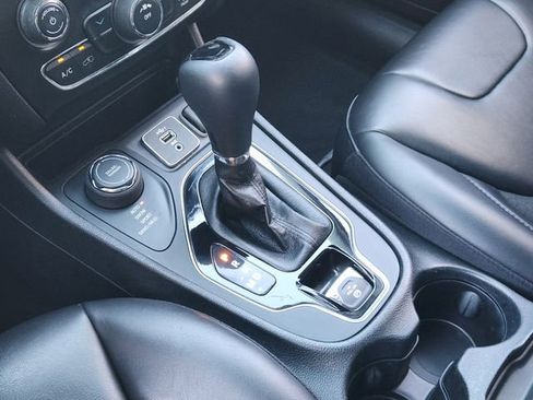 Certified 2021 Jeep Cherokee Latitude Plus AWD/4WD image 18