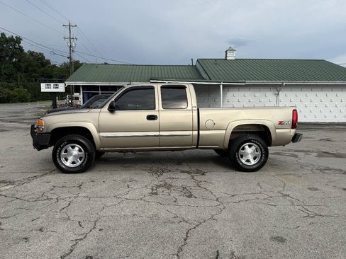 Used 2004 GMC Sierra 1500 SLT w/ Light Duty Power Package AWD/4WD image 2