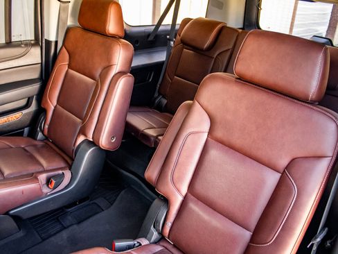 Used 2019 Chevrolet Suburban Premier w/ Premier Plus Edition AWD/4WD image 23