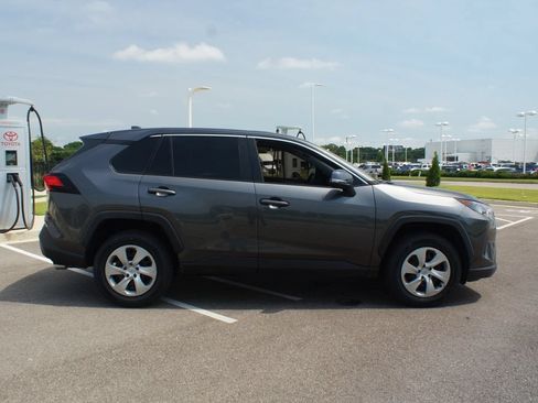 Used 2022 Toyota RAV4 LE AWD/4WD image 19