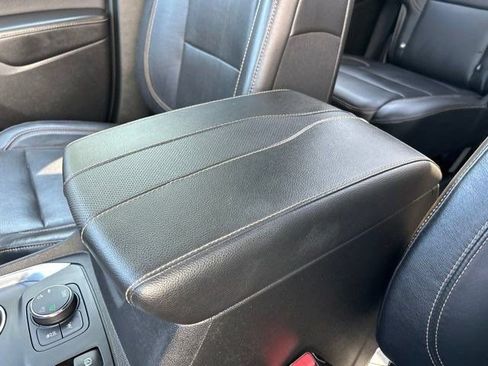 Used 2021 Chevrolet Traverse Premier w/ Redline Edition AWD/4WD image 37