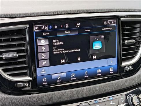 Used 2025 Chrysler Pacifica Select FWD image 12