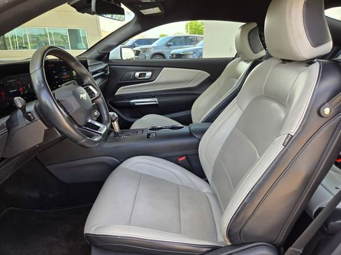 Used 2024 Ford Mustang Premium image 9