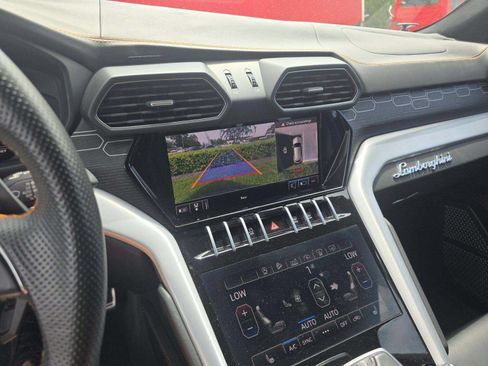 Used 2020 Lamborghini Urus AWD/4WD image 2