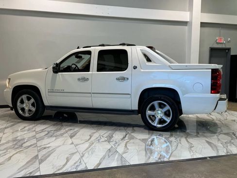 Used 2013 Chevrolet Avalanche LTZ image 9