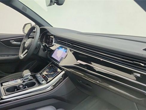 Used 2025 Audi Q8 Prestige w/ Prestige Package image 20