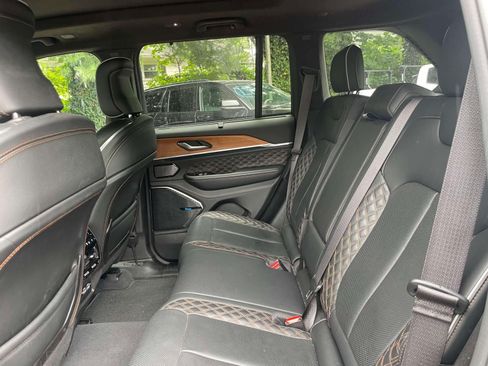 Used 2023 Jeep Grand Cherokee Summit AWD/4WD image 12
