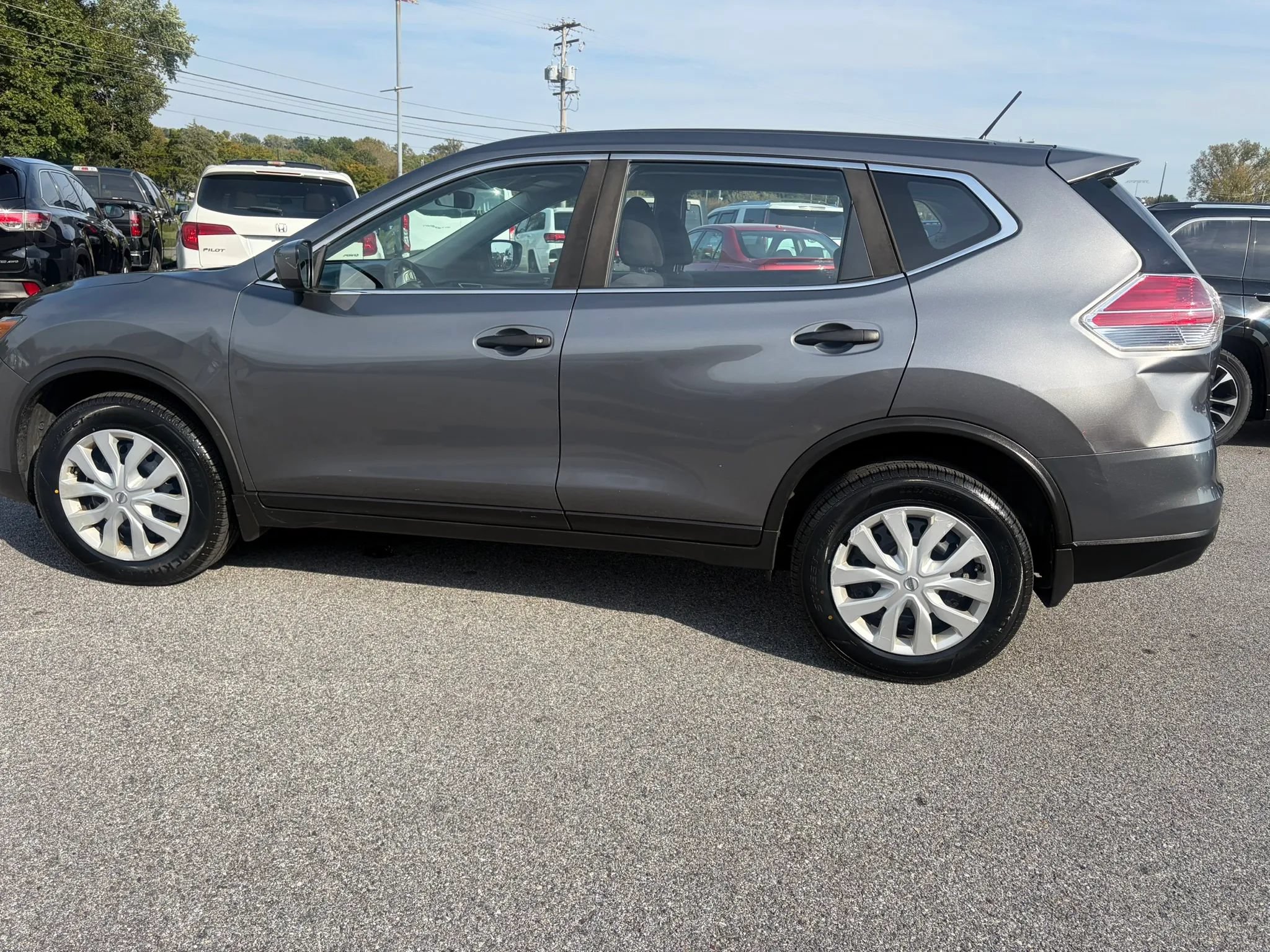 Used 2016 Nissan Rogue S AWD/4WD image 11
