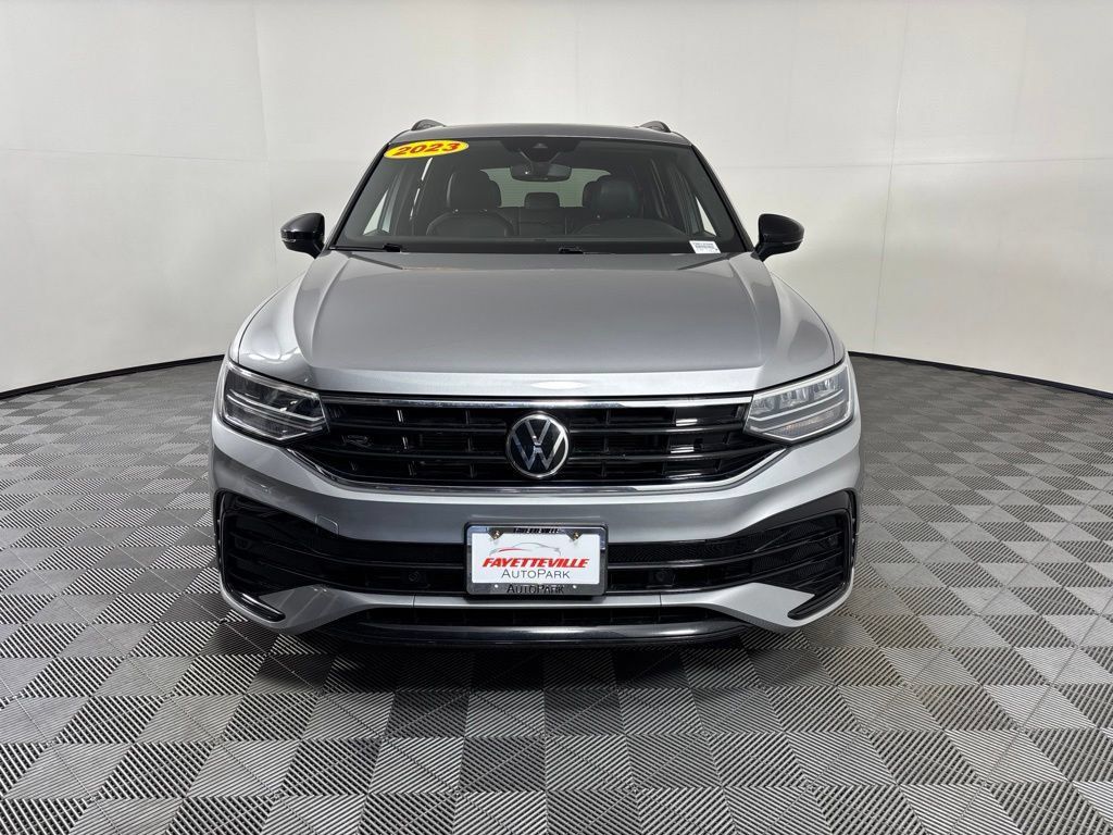Used 2023 Volkswagen Tiguan SE R-Line AWD/4WD image 18