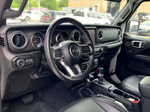 Used 2022 Jeep Wrangler Unlimited Sahara w/ LED Lighting Group AWD/4WD image 16