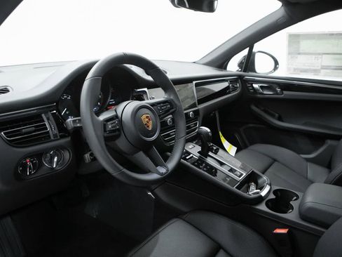New 2026 Porsche Macan AWD/4WD image 4