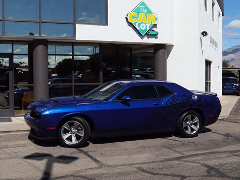 Used 2019 Dodge Challenger SXT image 4