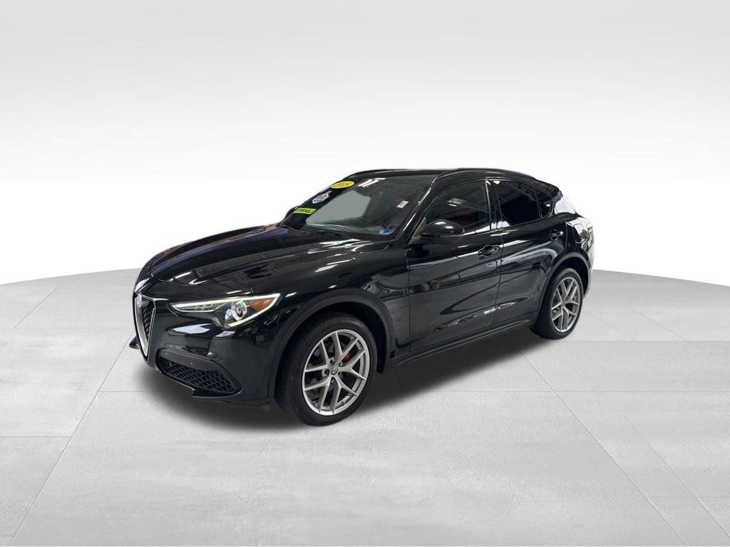 Used 2018 Alfa Romeo Stelvio Ti Sport AWD/4WD image 2