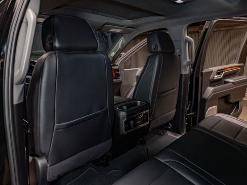 Used 2025 GMC Sierra 3500 Denali w/ Denali Reserve Package image 24