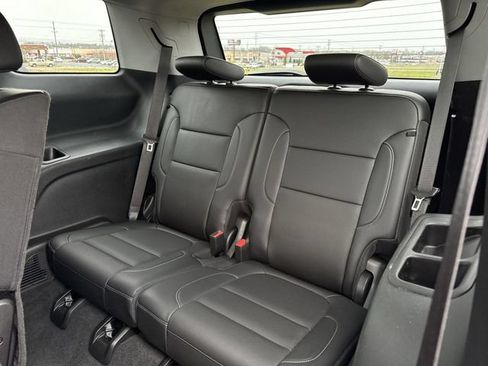 Used 2023 GMC Acadia SLT FWD image 10