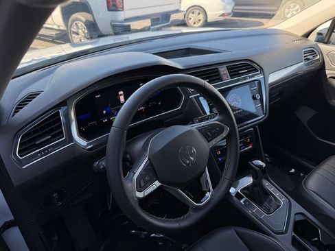Used 2023 Volkswagen Tiguan SE FWD image 17