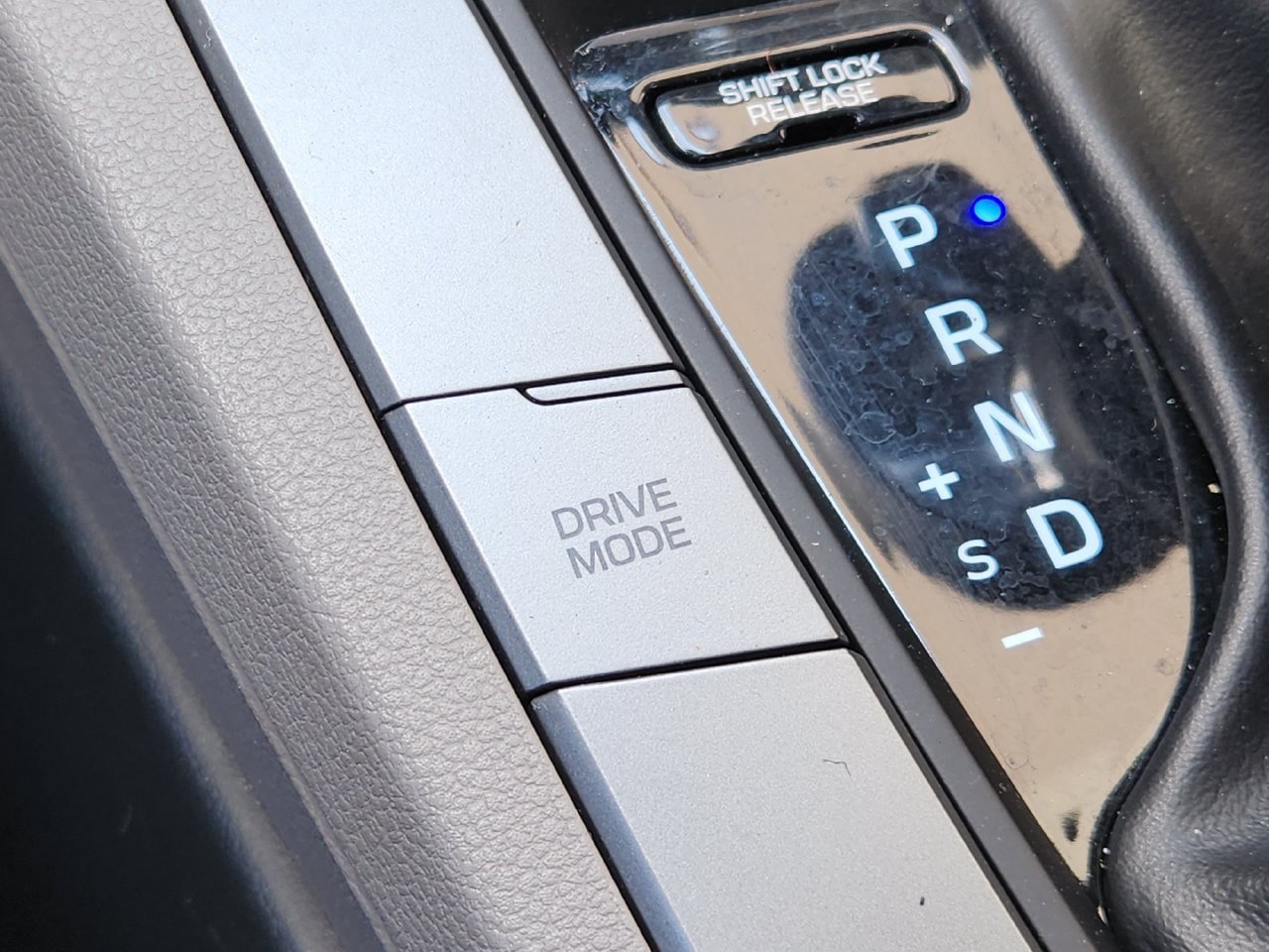 Used 2020 Hyundai Elantra SE FWD image 19