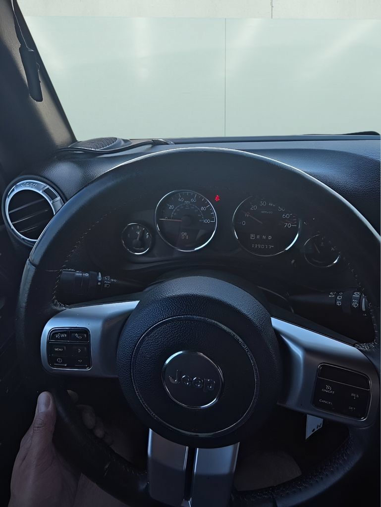 Used 2016 Jeep Wrangler Unlimited Rubicon AWD/4WD image 17