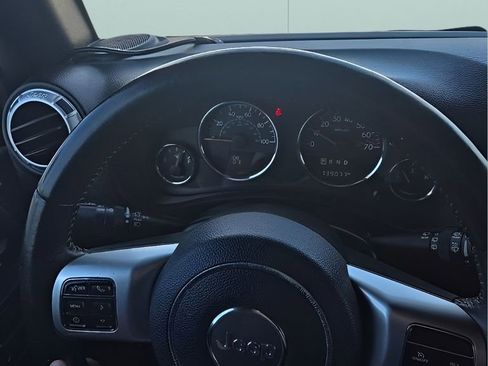 Used 2016 Jeep Wrangler Unlimited Rubicon AWD/4WD image 17