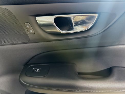 Used 2023 Volvo S60 T8 Plus image 31