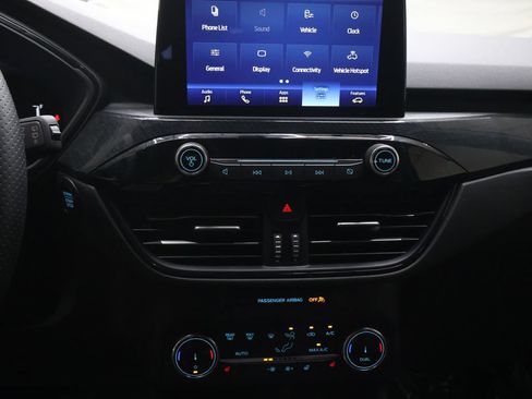 Used 2025 Ford Escape ST-Line w/ Cold Weather Package AWD/4WD image 23