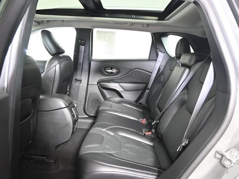 Used 2019 Jeep Cherokee Limited w/ Trailer Tow Group AWD/4WD image 17
