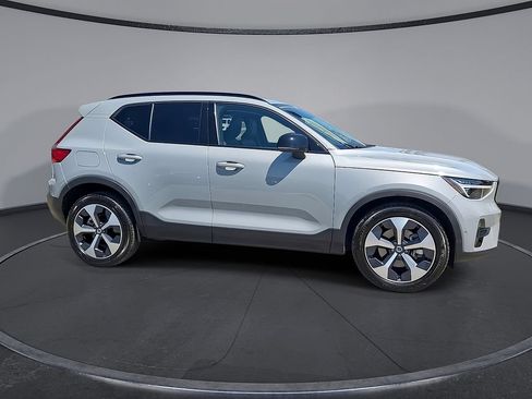 Certified 2026 Volvo XC40 B5 Plus AWD/4WD image 6