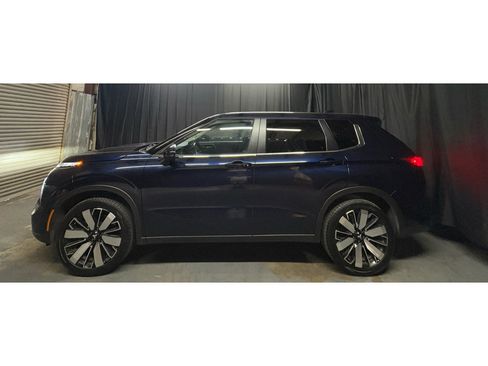 Used 2025 Mitsubishi Outlander SE FWD image 8