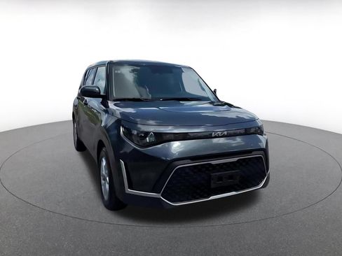 Used 2025 Kia Soul LX w/ LX Technology Package FWD image 3