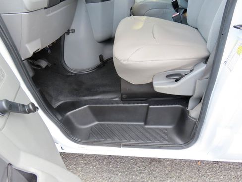 Used 2014 Ford E-150 and Econoline 150 RWD image 12