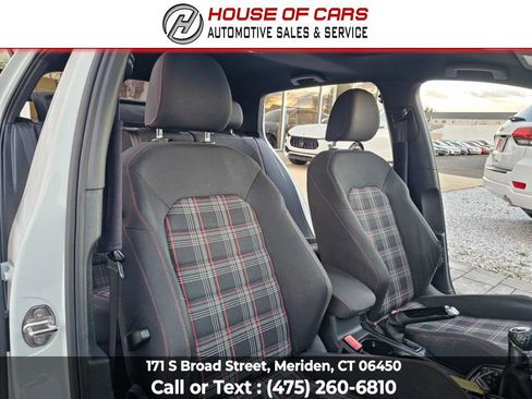 Used 2018 Volkswagen GTI SE image 45