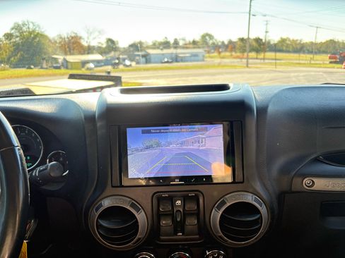 Used 2017 Jeep Wrangler Unlimited Sport image 11