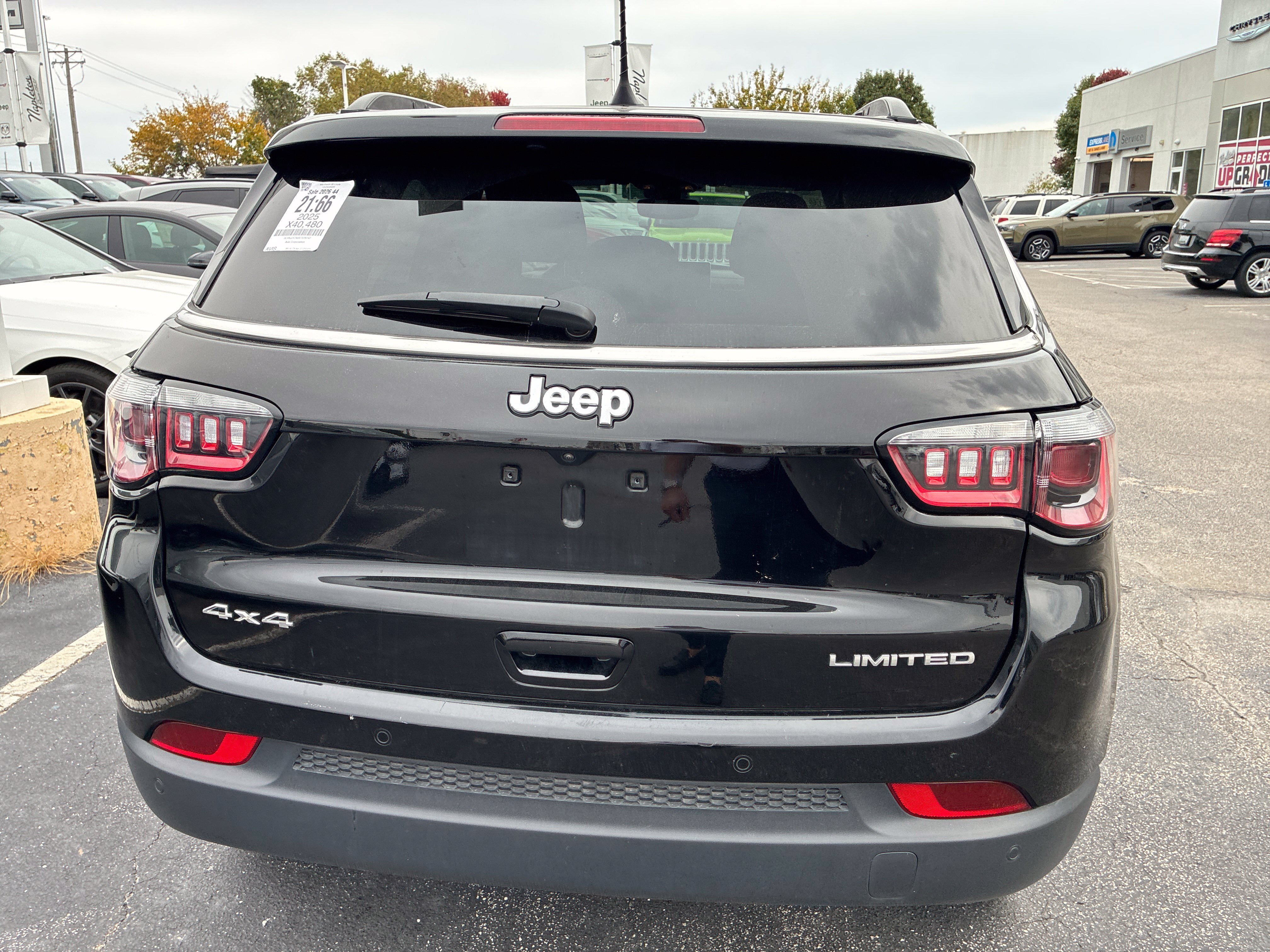 Used 2025 Jeep Compass Limited AWD/4WD image 4