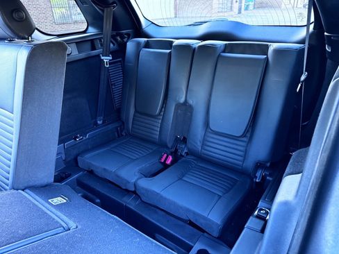 Used 2015 Land Rover Discovery Sport HSE Luxury image 13