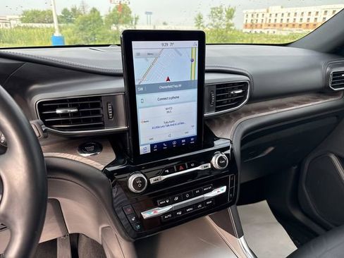 Used 2023 Ford Explorer Platinum w/ Technology Package image 26