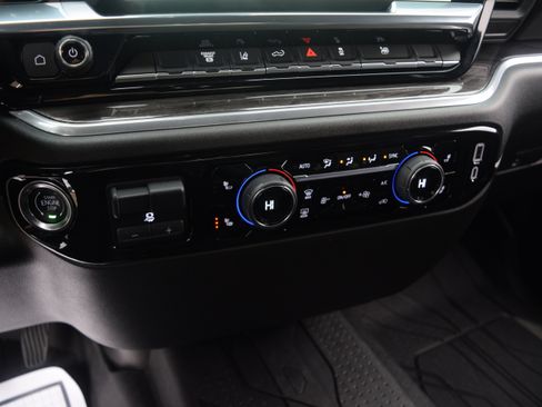 Used 2025 Chevrolet Silverado 3500 LTZ image 11