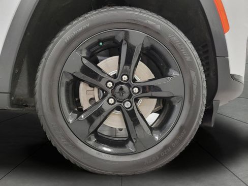 Used 2021 Jeep Grand Cherokee L Laredo AWD/4WD image 4