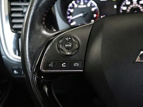 Used 2020 Mitsubishi Outlander LE AWD/4WD image 15