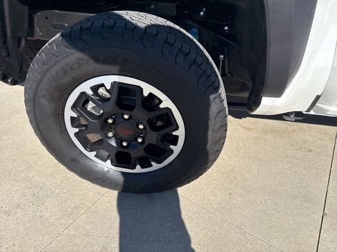 Used 2024 Toyota Tacoma TRD Off-Road image 10