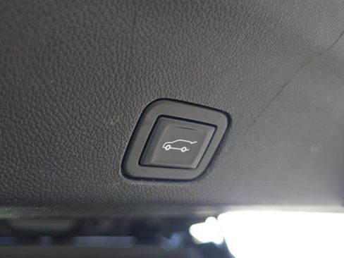 Used 2021 GMC Yukon XL Denali w/ LPO, Illumination Package image 11