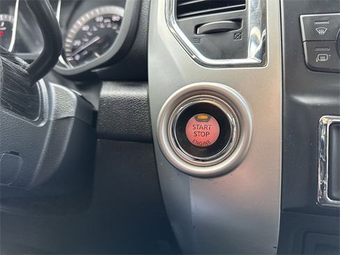Used 2017 Nissan Titan SV image 16