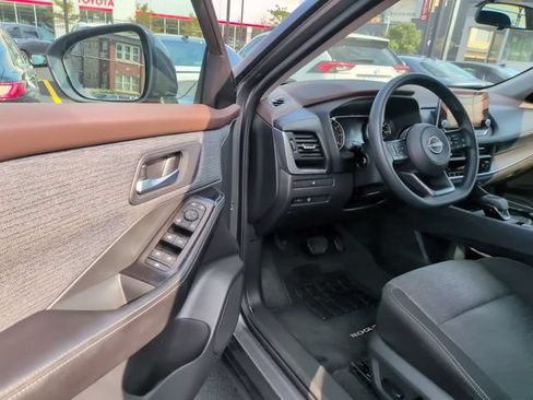 Used 2023 Nissan Rogue SV AWD/4WD image 9