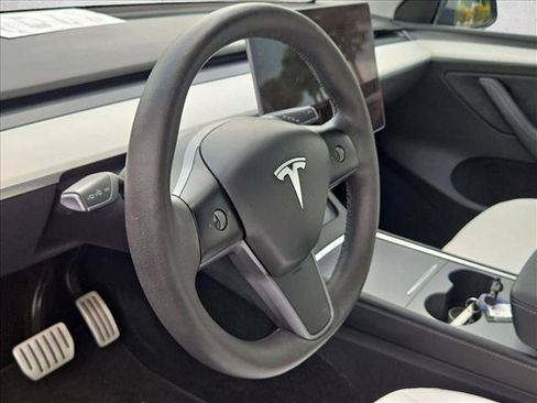 Used 2023 Tesla Model Y Performance AWD/4WD image 9