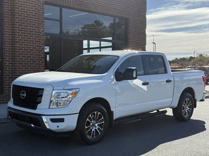 Used 2024 Nissan Titan SV w/ SV Convenience Package