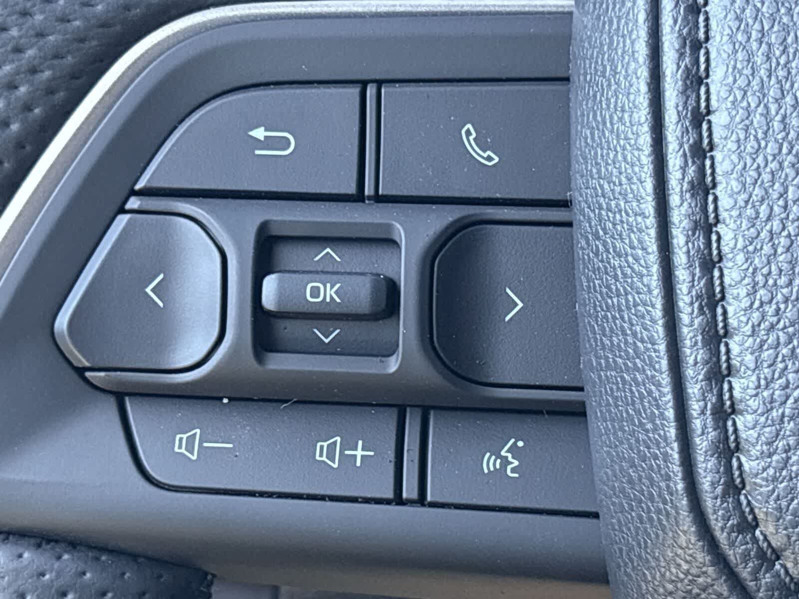 Used 2025 Toyota Tacoma SR5 AWD/4WD image 27